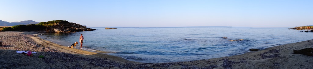 ein Strand mit glasklarem Wasser, ohne einen Touri ganz in unserer Nähe am 05.09.2015